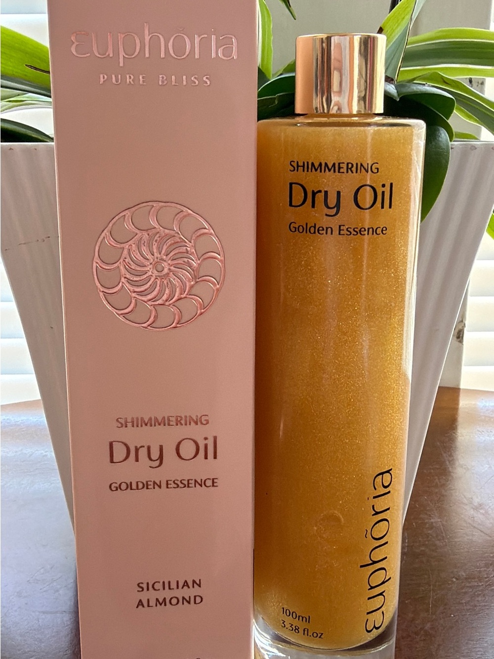 Shimmering Dry Oil Golden Essence — Golden Body Oil